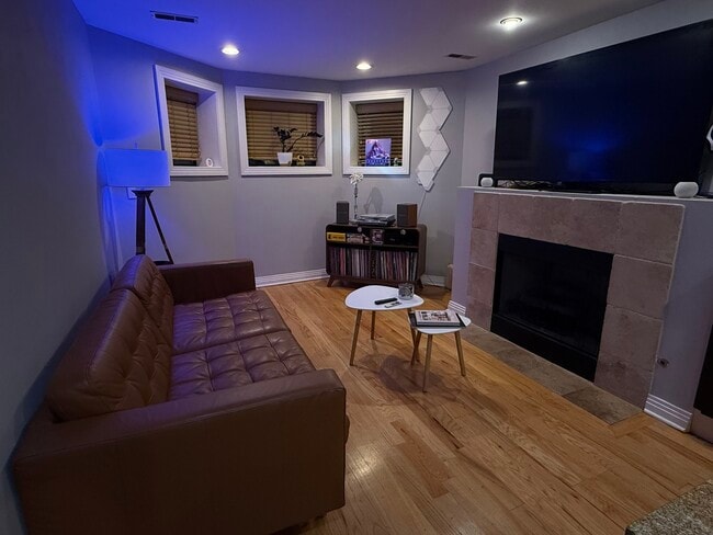 Photo - 809 W Bradley Pl
