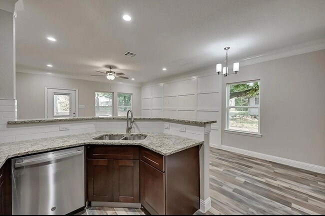 Photo - 1707 Ash Crescent St