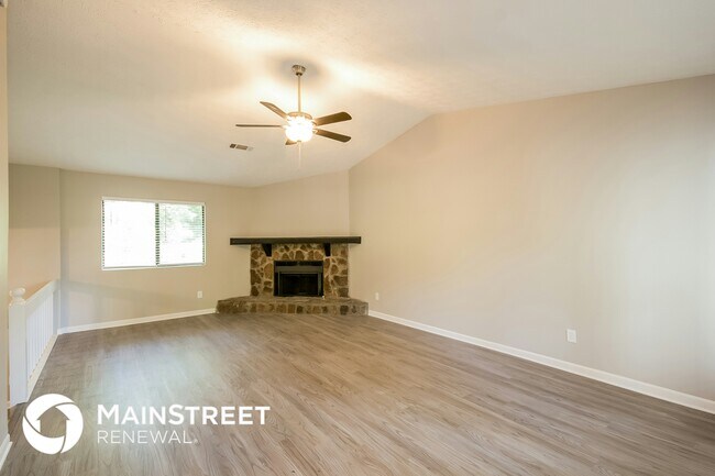 Photo - 733 Emerald Forest Cir SW House