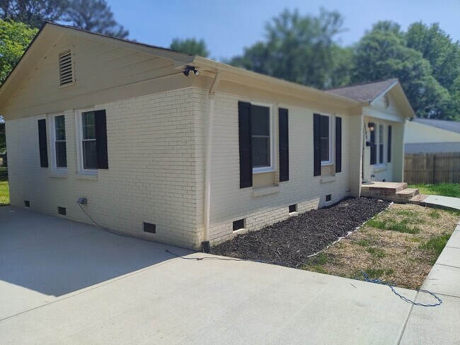 Room in Single Family Home on Cricketeer Dr