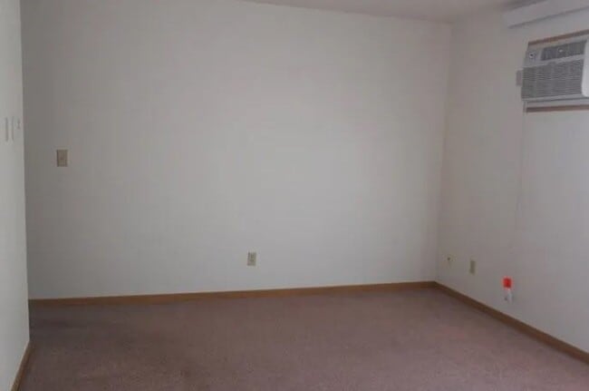 Photo - 303 Parker Dr