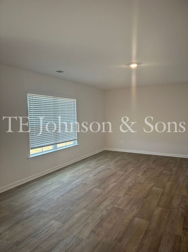 Photo - Spacious 4 Bedroom Home in Lexington – Modern Amenities and Comfort Await!