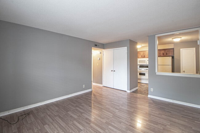 Photo - 807 Golf View Pl