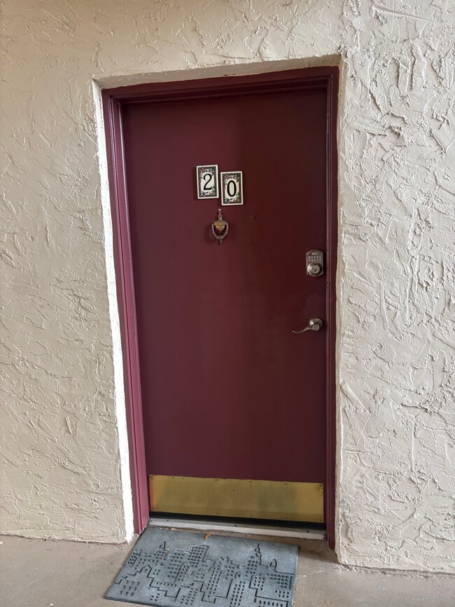 Building Photo - 3802 N Lake Dr Unit 20