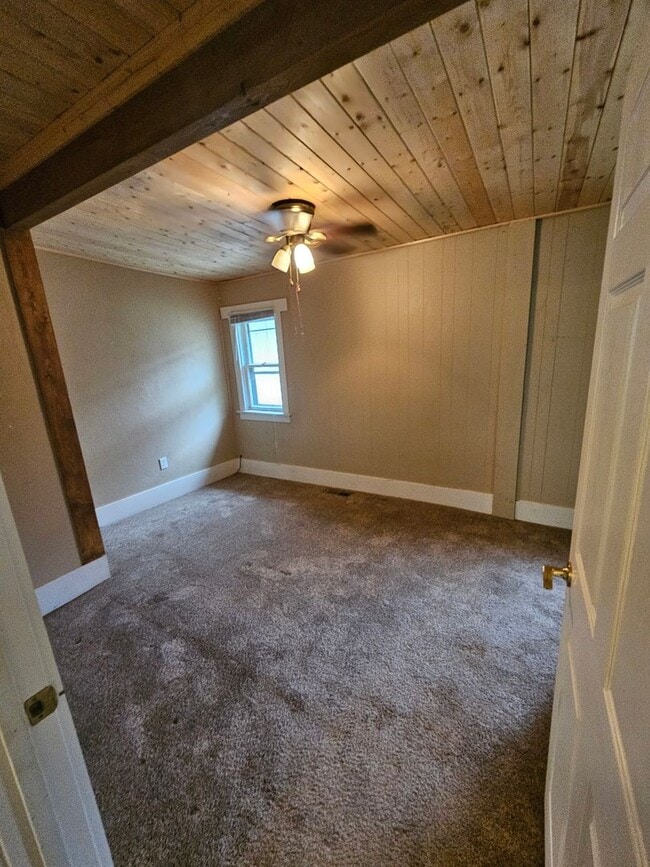 Photo - Large 2bd 1 ba House with tons of storage