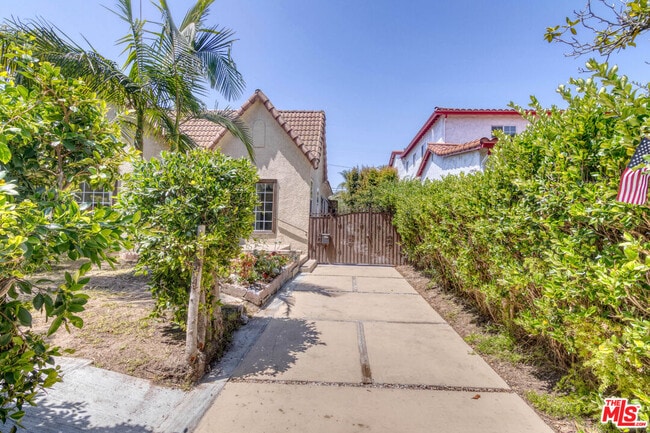 Photo - 2127 Malcolm Ave