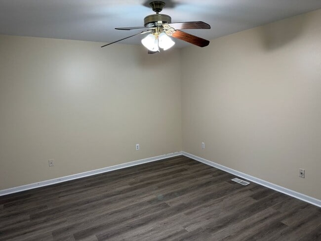 Photo - 2082 Enterprise Ave