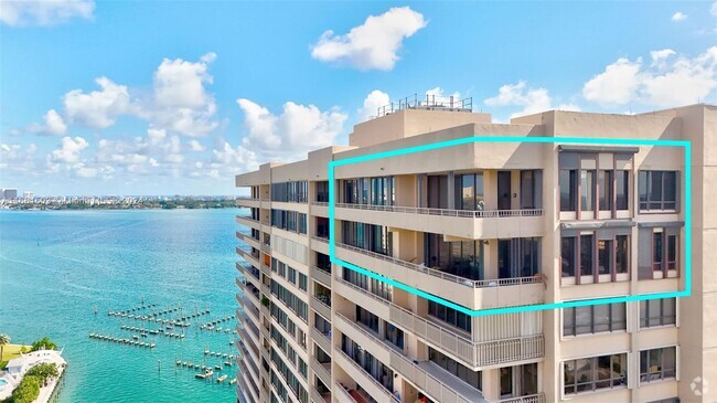 Building Photo - 11113 Biscayne Blvd Unit PH1 Rental