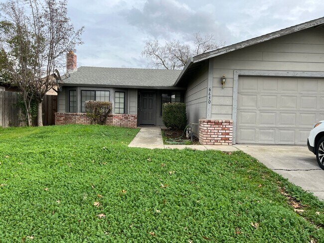 Photo - Available NOW!   Rio Linda 4+2, 2 car garage, won't last long
