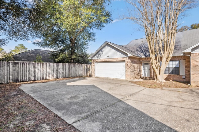 Photo - 815 Valley Rd