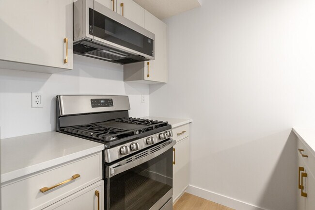 Photo - 8305-8387 87 St NW Unit BSMT 8305