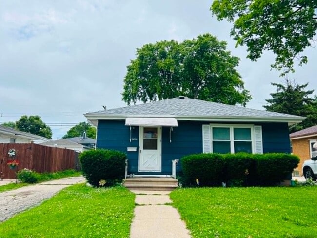 Building Photo - Updated 3-Bed Ranch with Hardwood Floors and Stainless Steel Kitchen