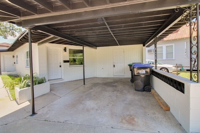 Photo - 1618 Indiana Ave
