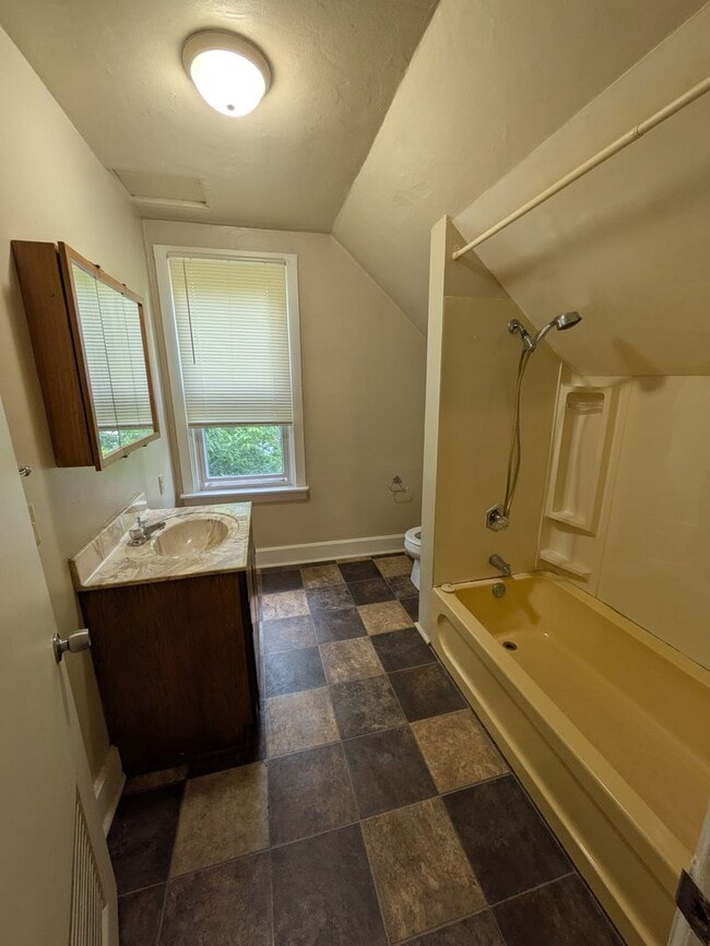 Photo - 1207 S 15th St Unit 1207 S 15th St Upper