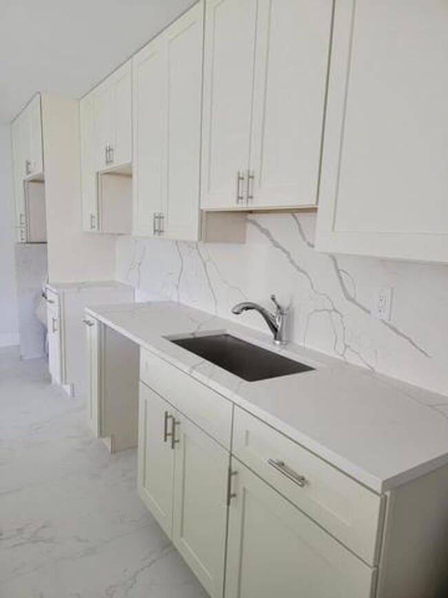 Photo - 240 SW 7th St