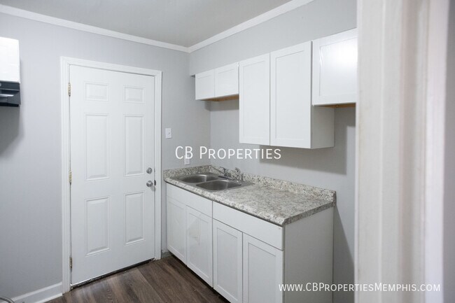 Photo - 2883 Barron Ave