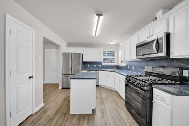 Photo - 987 Oak Glen Dr