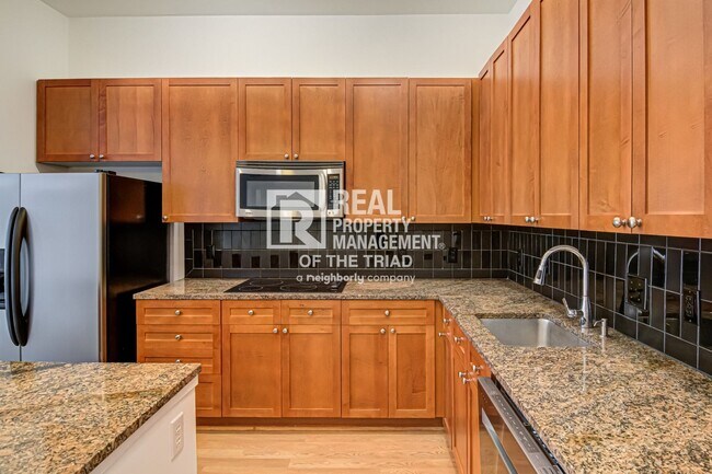 Photo - Luxury Top Floor 1BR/1BA Condo on 4th Street Unidad 414