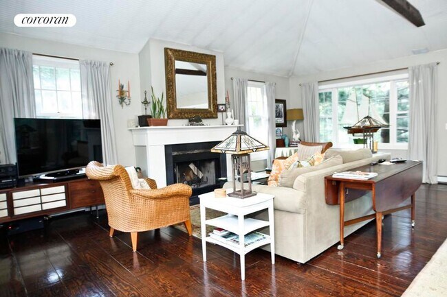 Photo - 144 Woodbine Dr