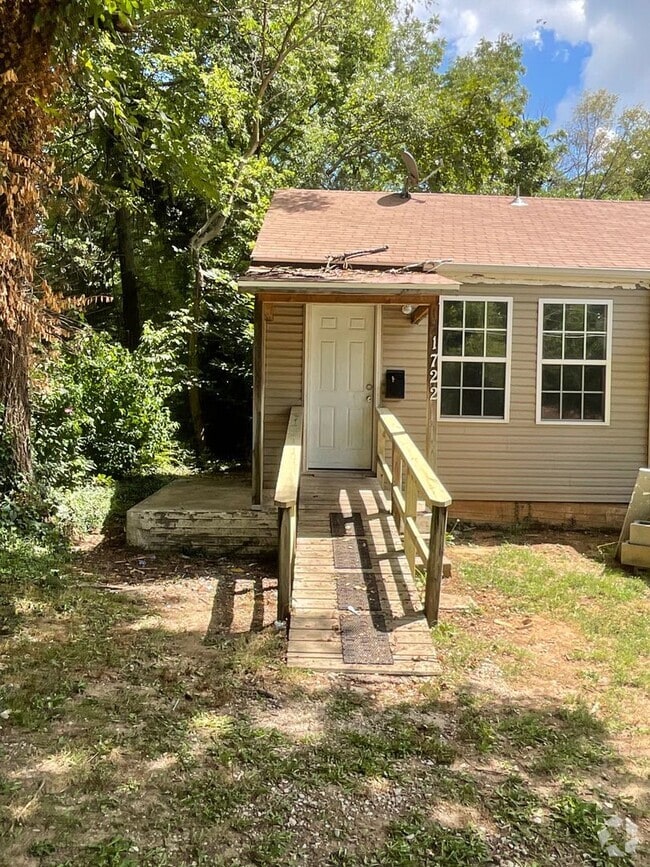 Building Photo - 1 bedroom/ bath duplex Rental