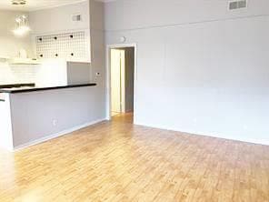 Photo - 600 W 51st St Unidad 103