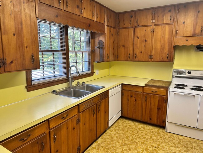 Photo - Beautiful 3 Bedroom in Myers Park!!