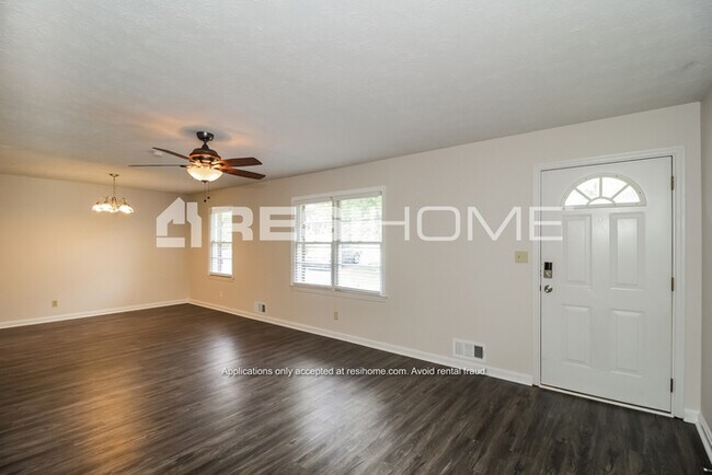 Photo - 2931 Birchwood Way SW