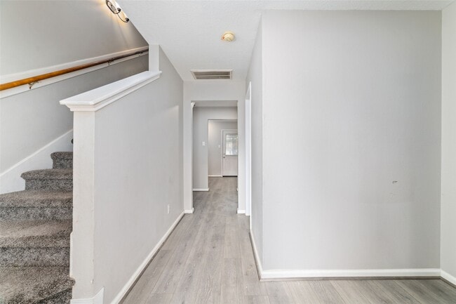Photo - 10810 Meadow Walk Ln