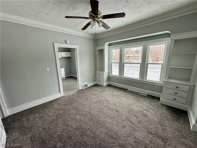 Photo - 9215 Yale Ave