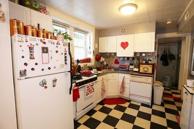 Photo - 2647 N Sacramento Ave Unit GDN