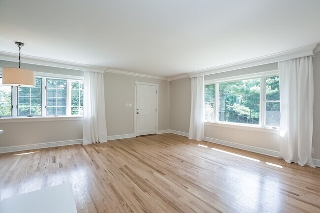 Photo - 395 Taconic Rd