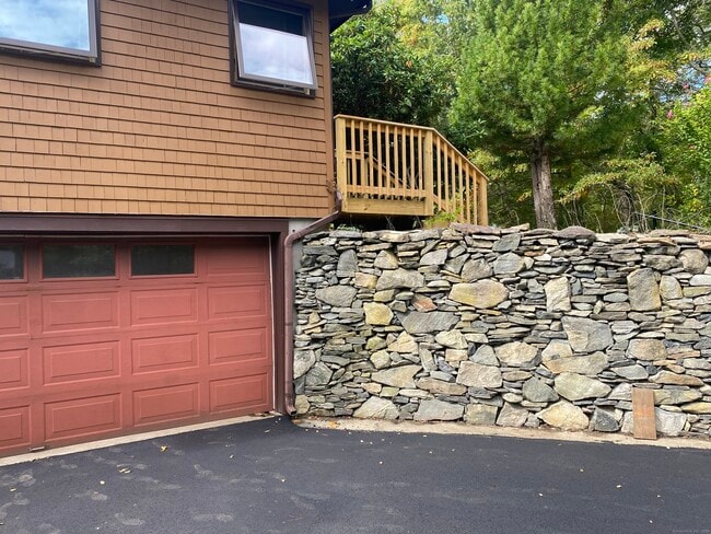 Photo - 319 Hell Hollow Rd