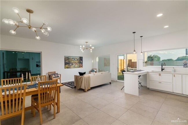 Photo - 18 Warbler Ave
