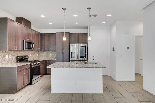 Photo - 985 Via Lombardi