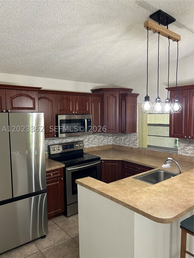 Photo - 578 Woodgate Cir