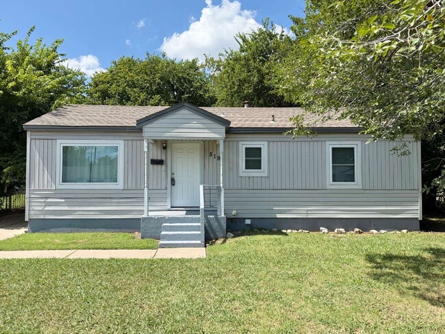 Building Photo - 2 Bed, 1 Bath Home