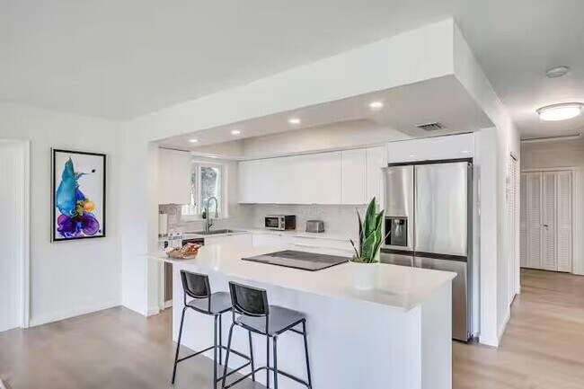 Photo - 124 SW 2nd Ave