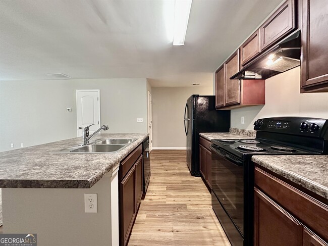 Photo - 308 Reedell Way