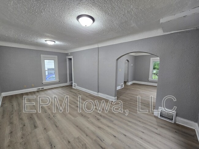 Photo - 642 Dawson St