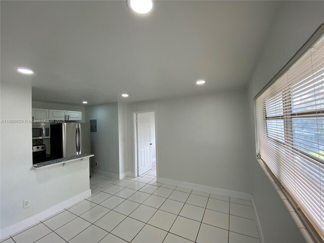 Building Photo - 310 NE 82nd St Unit 8 Rental