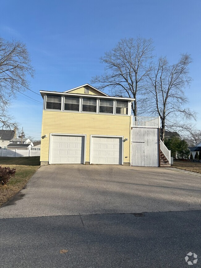 Building Photo - 16 Oceanside Ave E Rental