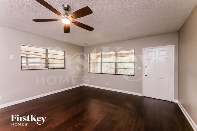 Photo - 830 E Evanston Cir