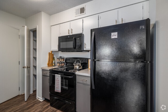 Opal 1BD 1BA - Kitchen - ReNew Chesterfield