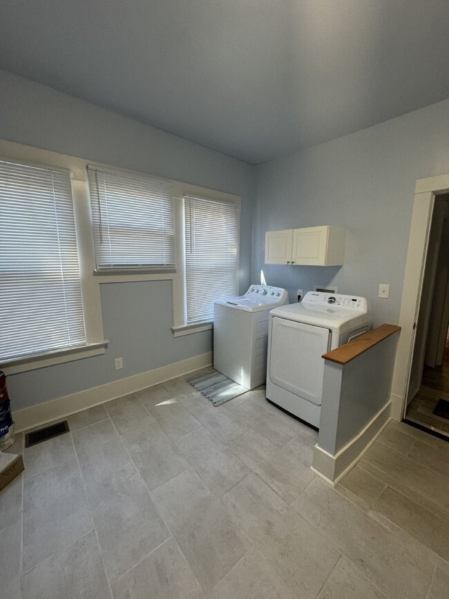 Photo - 4 bedroom 3 bath Springfield home with Off street parking