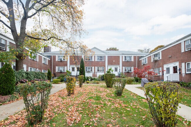 Photo - Alley Pond Owners Corporation