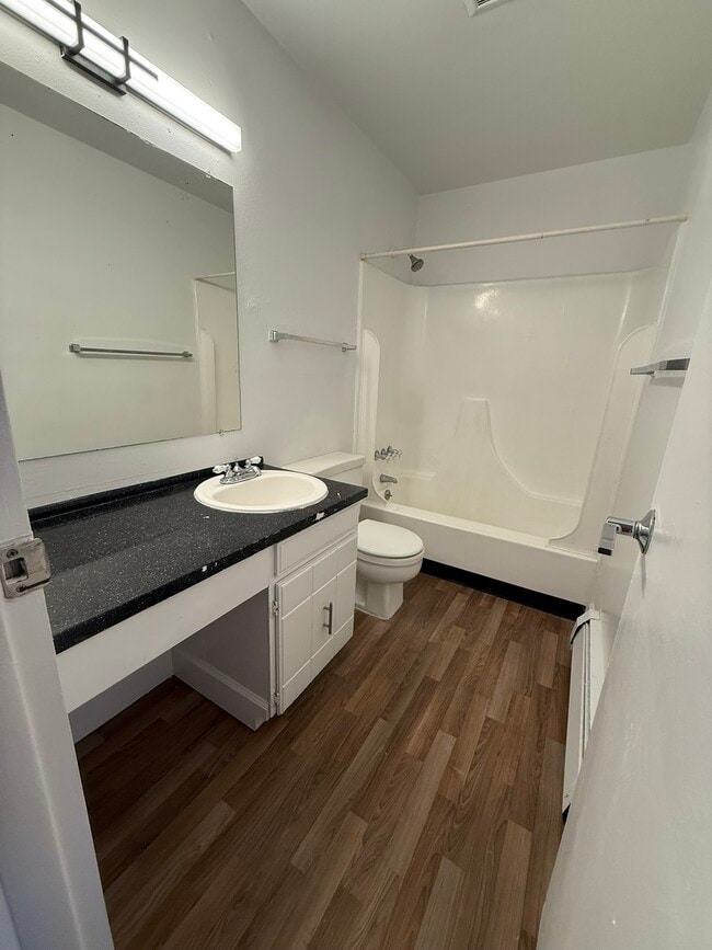 Photo - Squire Apartments