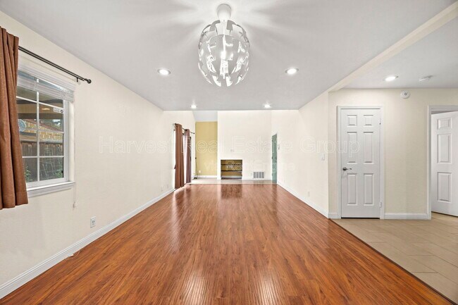 Photo - 22663 Vermont St