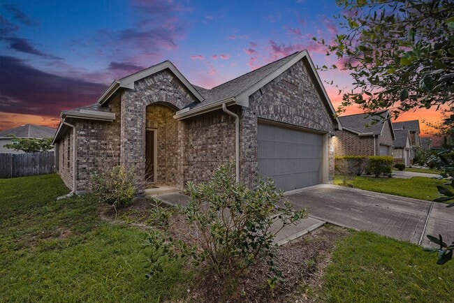 Building Photo - 20719 Winghaven Dr