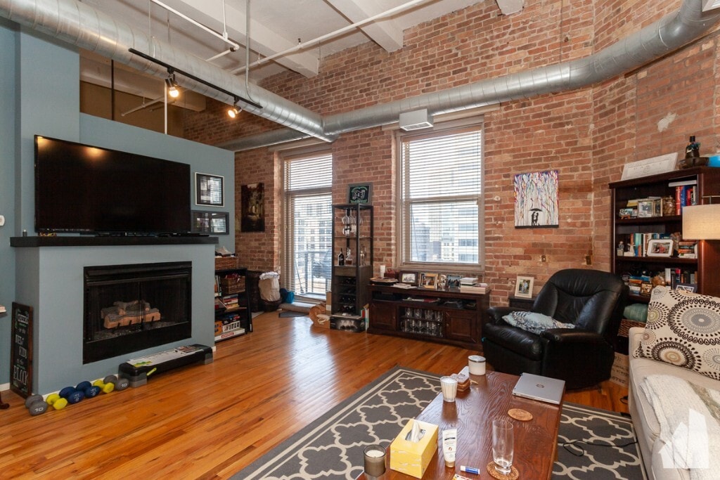 Photo - 420 S Clinton St (Chicago, IL)