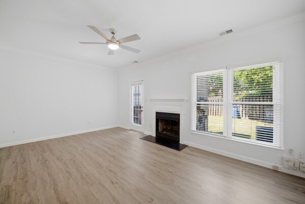 Photo - 748 Creekside Cres